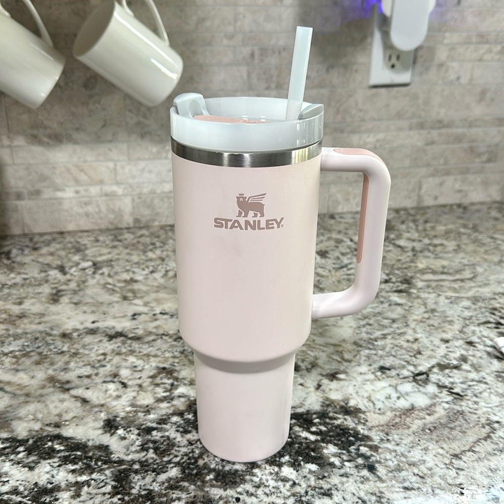 Stanley 40 oz quencher H2O flow state Tumblr